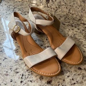 Born women’s sandal size 11m NWT